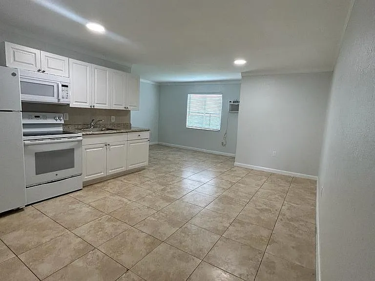 1119 NW 6th Ave #4 — Photo 2
