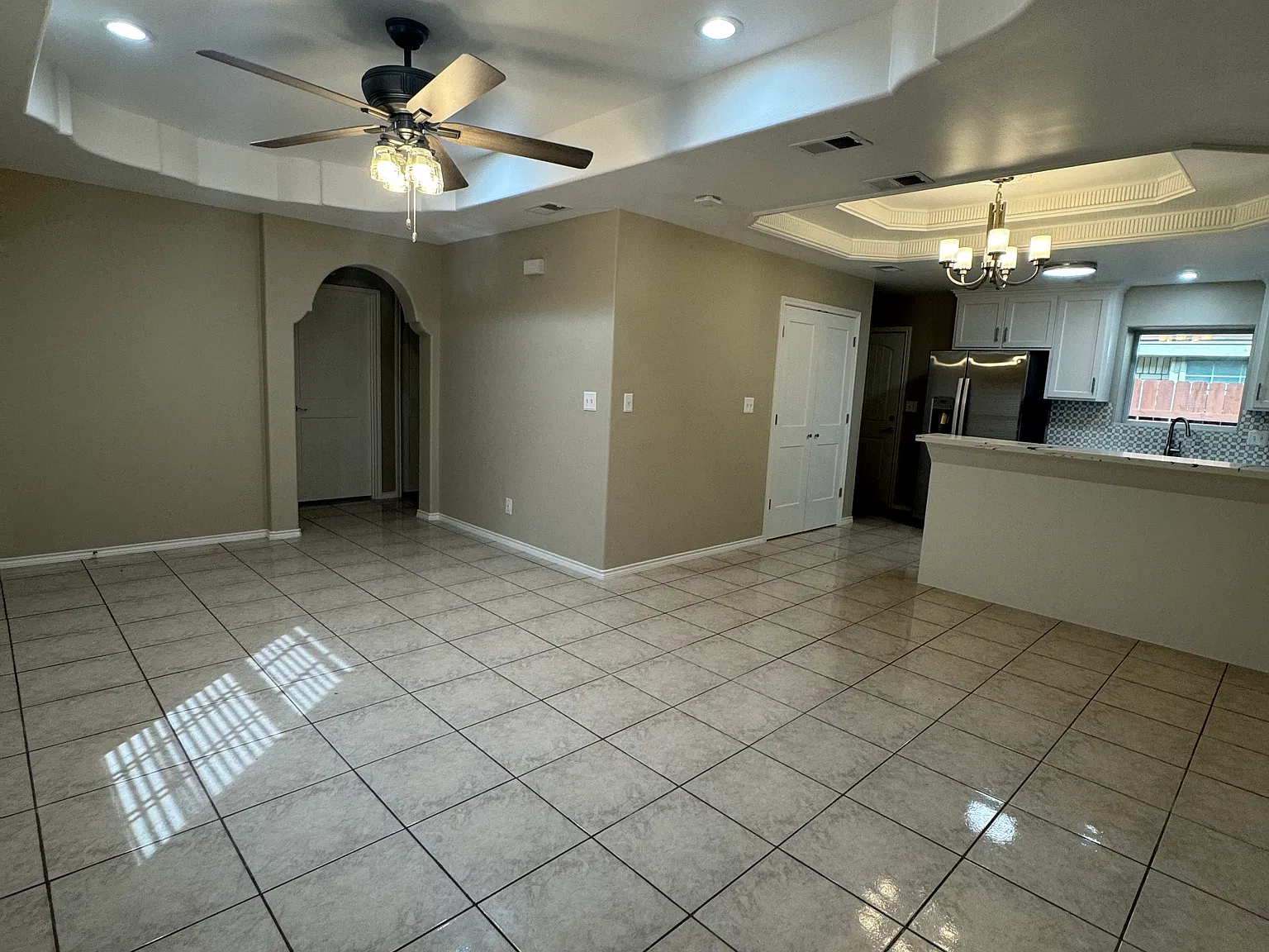 3 bed, 1200 sqft, $1,000 — Photo 4