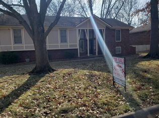 701 Greenbriar Ter, Saint Joseph, MO 64506