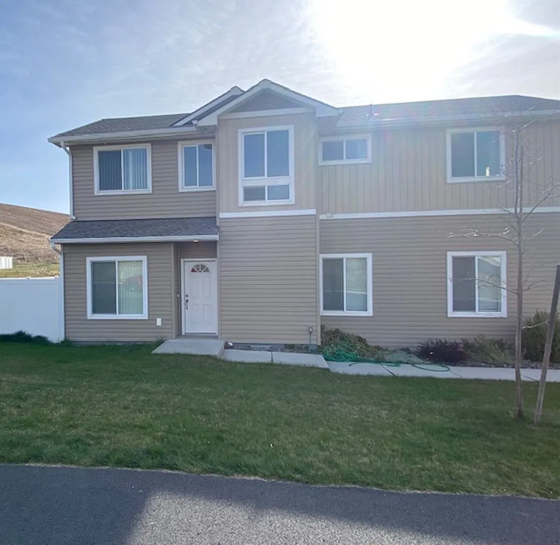 Photo 1 of 15 - 1445 SW Sagebrush Ln - Pullman, WA Primary Photo - 1445 SW Sagebrush Ln