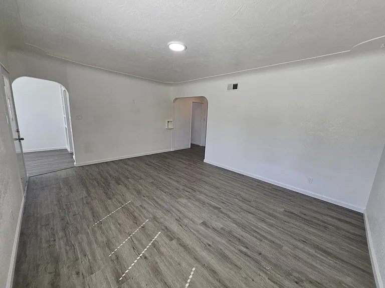 516 S Veach Ave — Photo 10