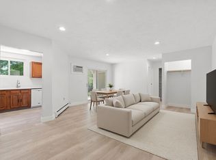 410 Fellsview Ter APT 415, Stoneham, MA 02180