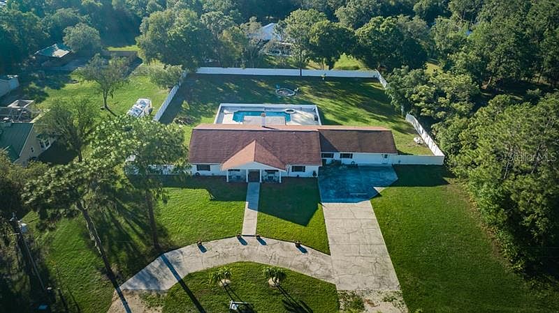 1st image of 1565 Woodfield Ct