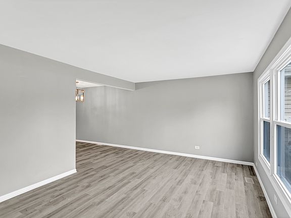 4th image of 1308 Kingsbury Dr Unit B