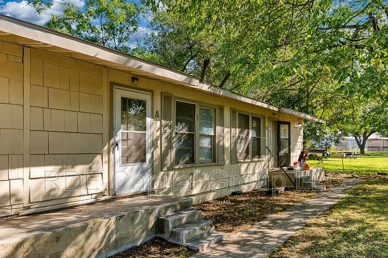 Building Photo - 6163 Brocks Ln #B