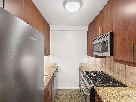 4th image of 315 W 57th St APT 6J