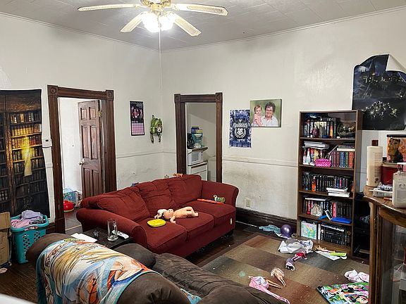 2nd image of 301 S 15th St