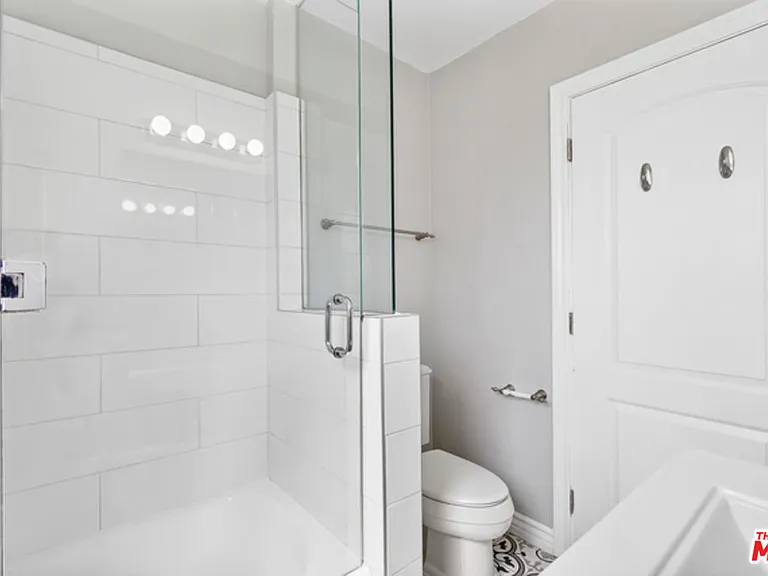 920 Westbourne Dr #9 — Photo 11