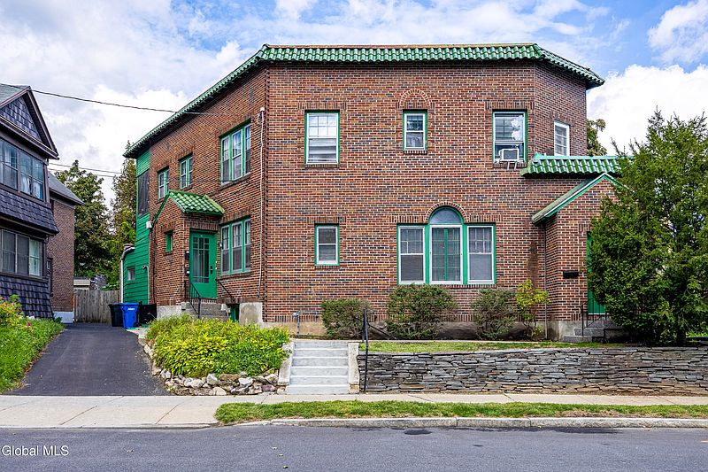 2nd image of 4 View Avenue