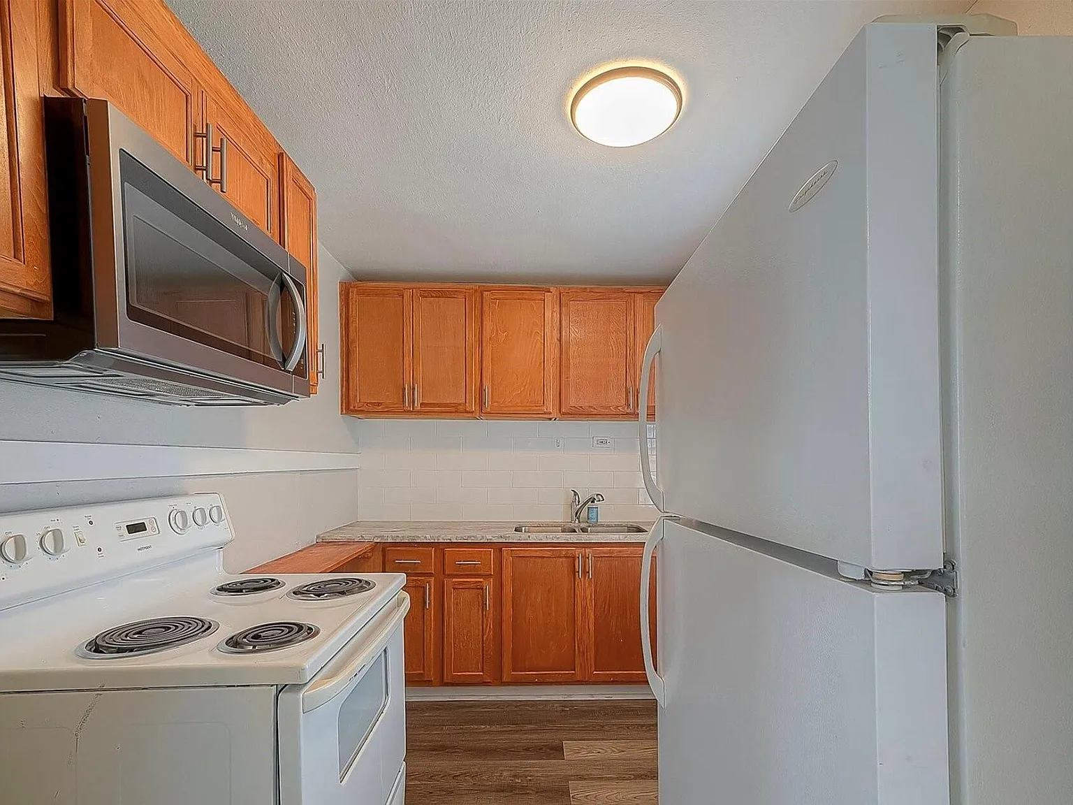 1 bed, 1.0 bath, 1585 sqft, $1,000 — Photo 4
