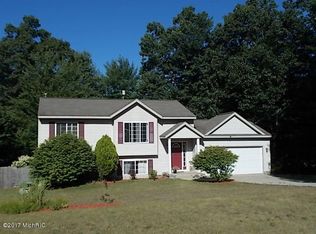 8899 S Mapleridge Dr, Howard City, MI 49329