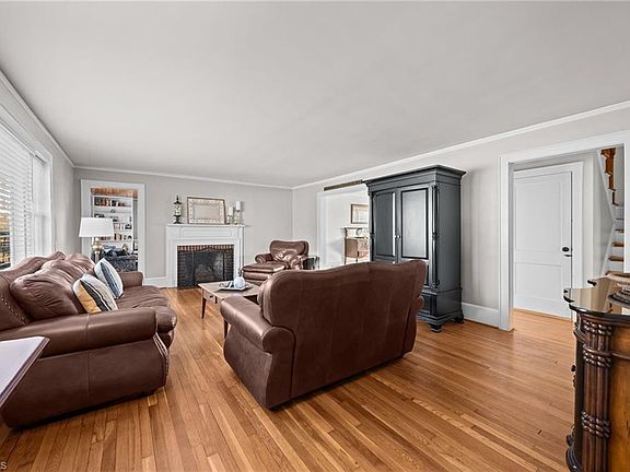 3rd image of 254 Hillcrest Dr