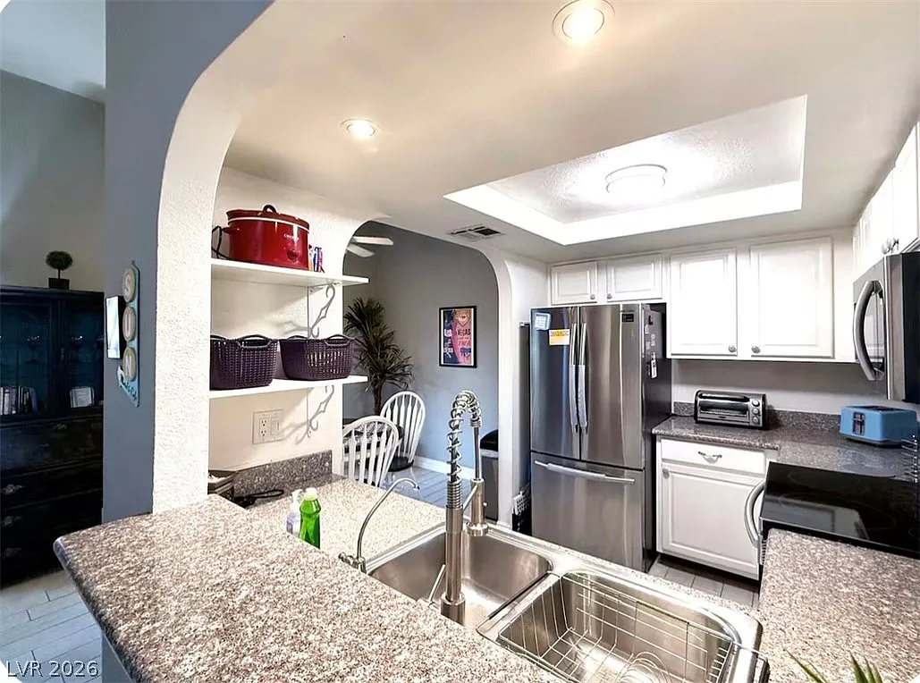 2 bed, 2.0 bath, 1004 sqft, $2,300 — Photo 2