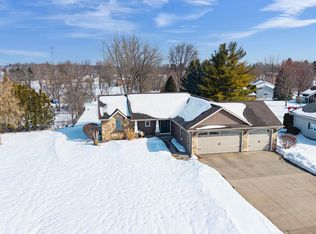 W6860 Sunnyvale Ln, Greenville, WI 54942