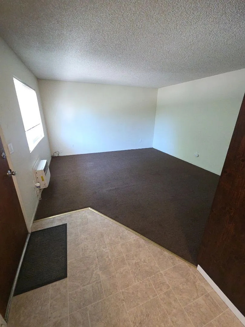 209 Wright Ln — Photo 3