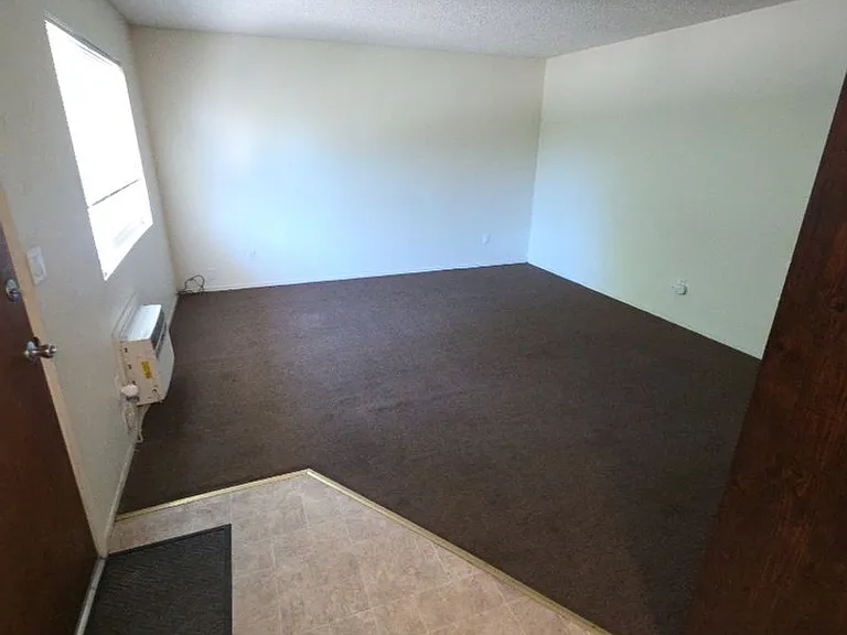 209 Wright Ln — Photo 2