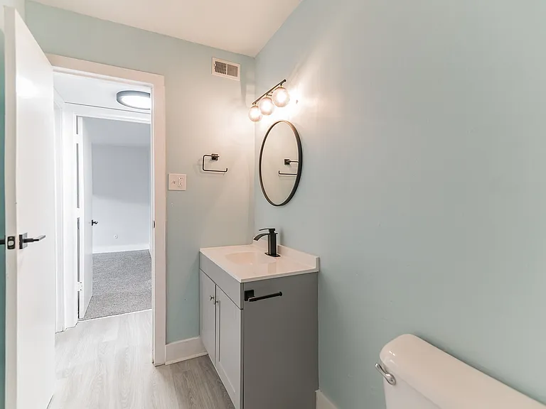 Taro Walk Bathroom