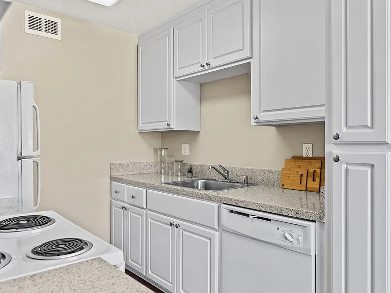 Maplewood Apartments — Photo 25