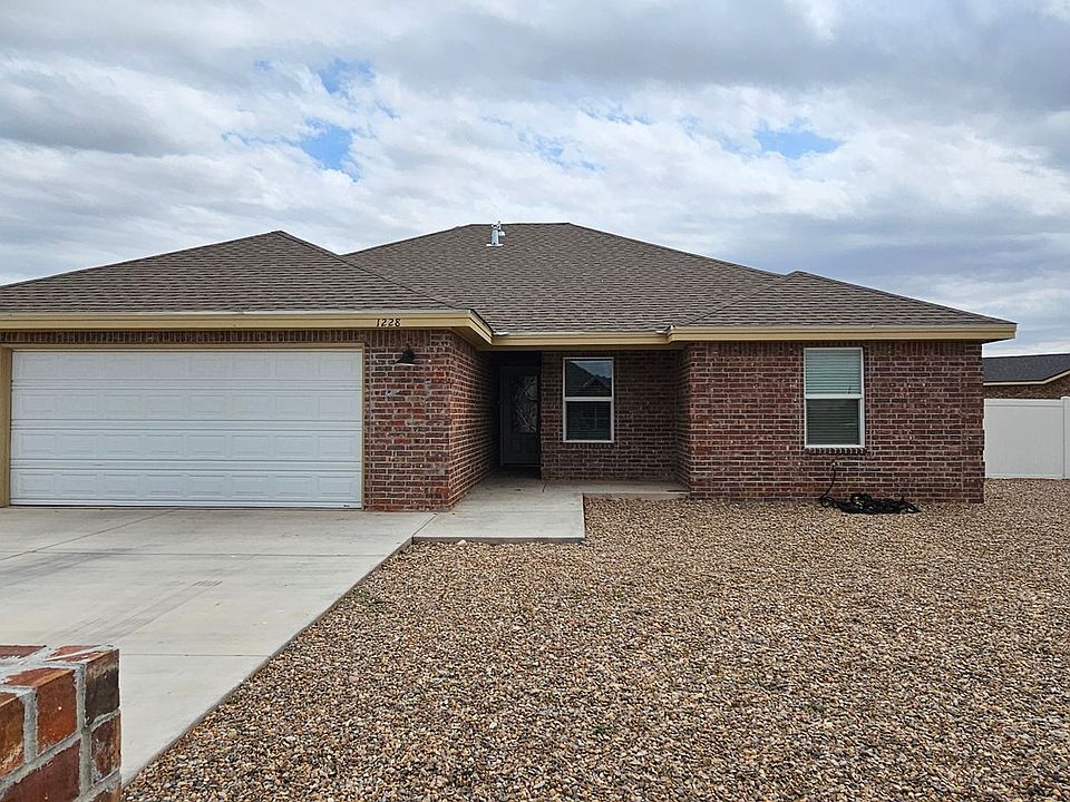1st image of 1228 Oakwood Cir