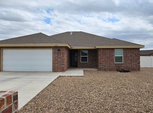 1228 Oakwood Cir, Portales, NM 88130