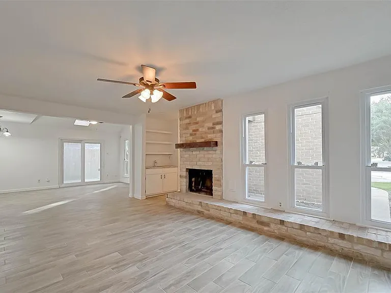 12111 Poulson Dr — Photo 8