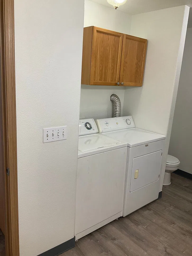 Ascot Place Apartments — Photo 4