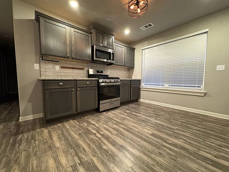 1707 SE K Pl — Photo 6