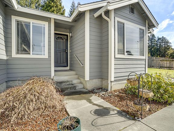3rd image of 2319 Glendale Dr