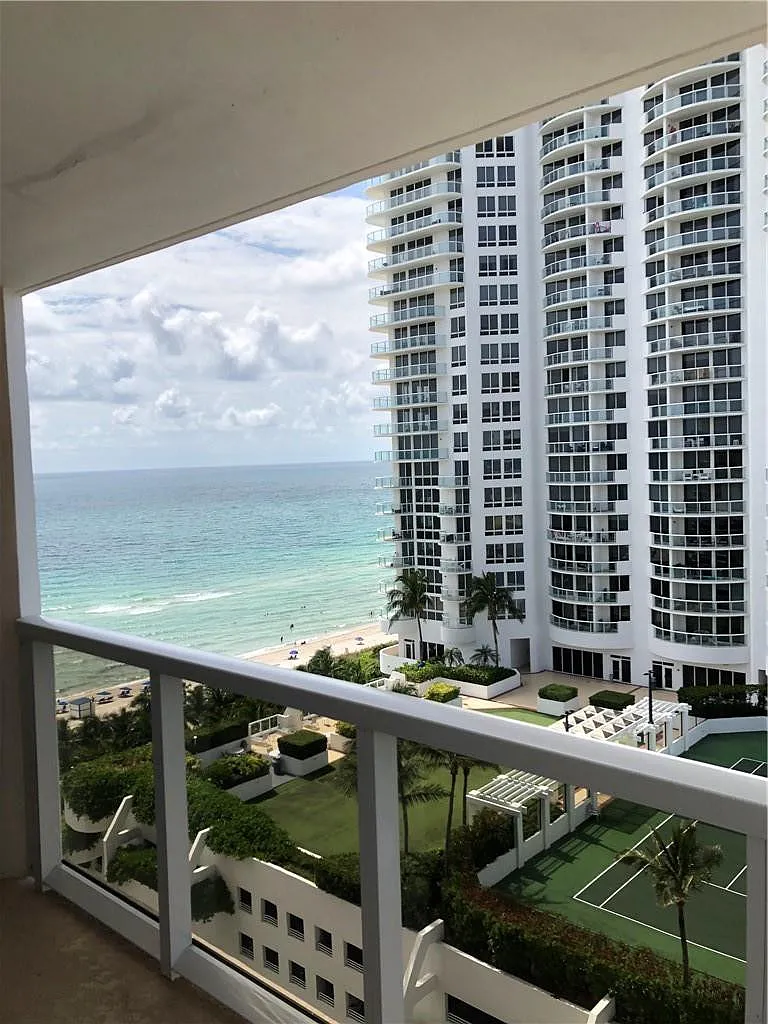 2 bed, 2.0 bath, 1503 sqft, $4,490 — Photo 4
