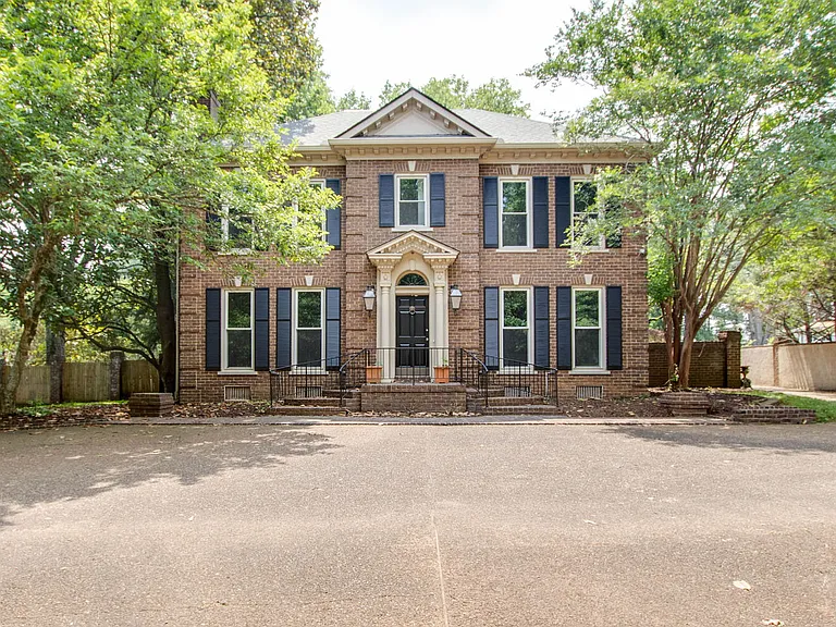 1306 SE Broad St — Photo 1