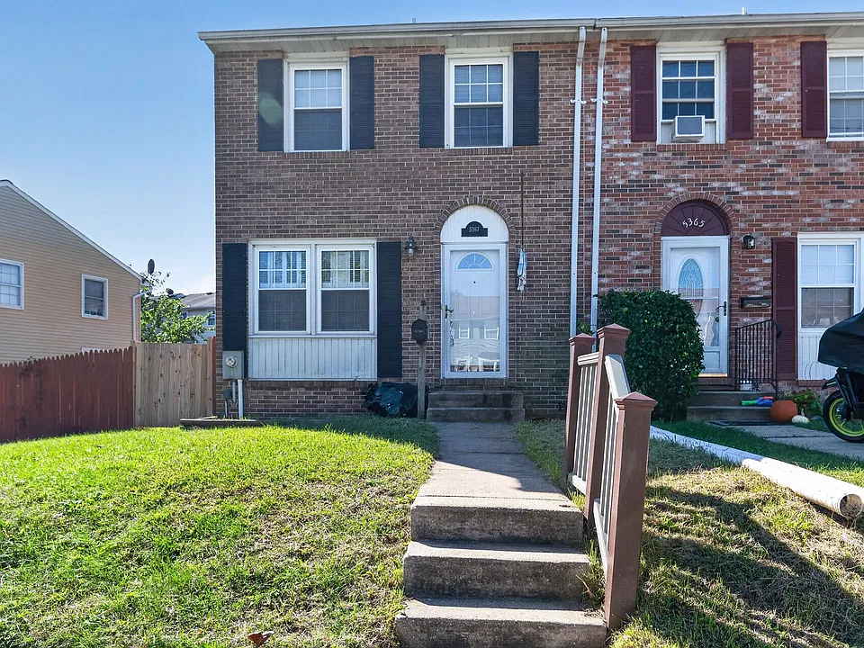 5367 King Arthur Cir