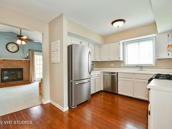 4th image of 2946 Diane Dr