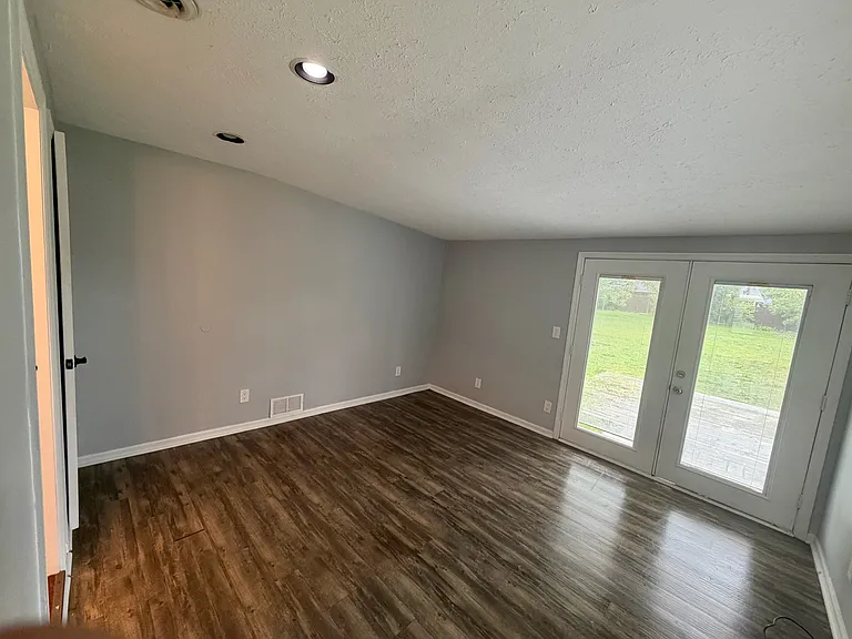416 W Wenger Rd — Photo 11