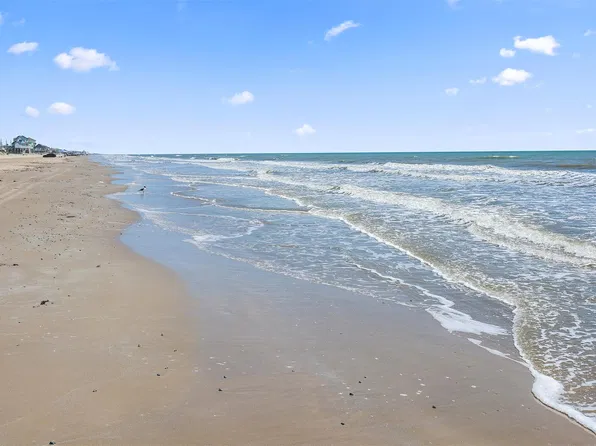 973 Kenlyn Dr, Crystal Beach, TX 77650