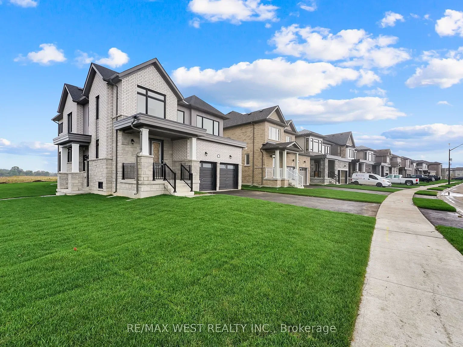 4 bed, $3,000 — Photo 1