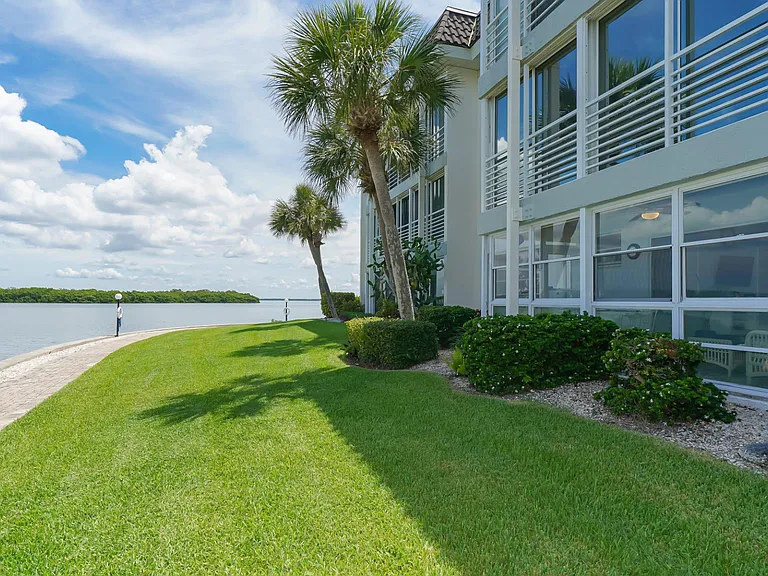4320 Falmouth Dr #105 — Photo 32