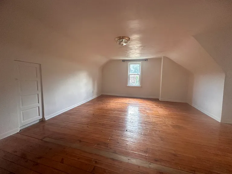 Super Large attic space with separate air conditioning (in addition to central A/C in unit) and closet