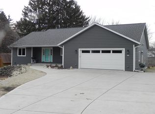 943 N Green Bay Rd, Grafton, WI 53024