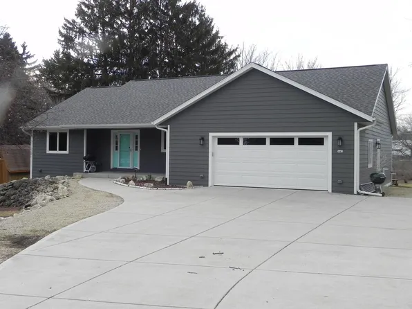 943 North Green Bay ROAD, Grafton, WI 53024