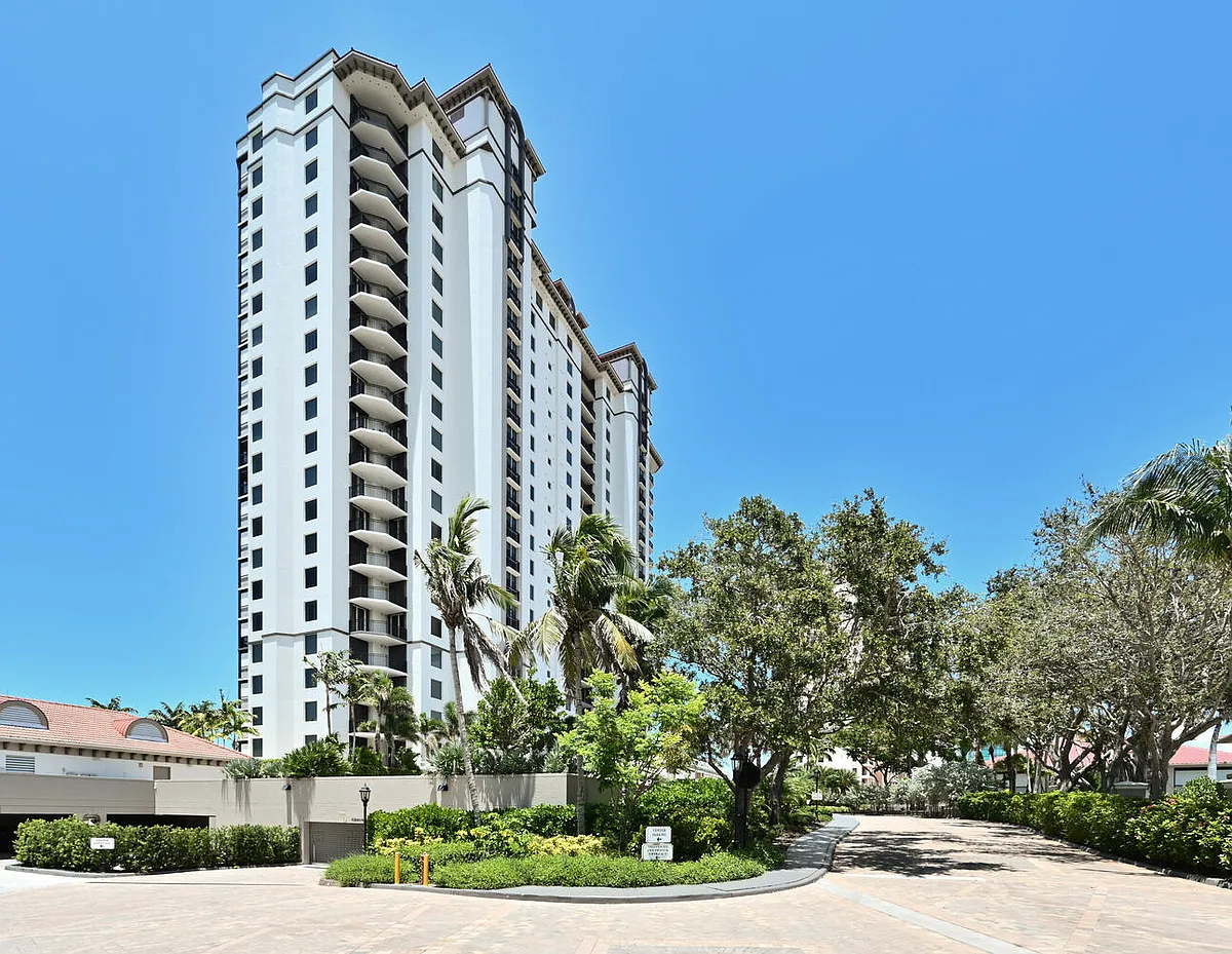 Building Photo - 7225 Pelican Bay Blvd #2004