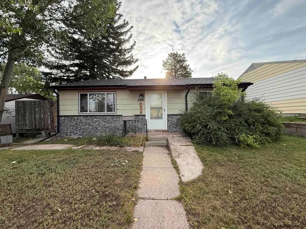 205 McComb Ave, Cheyenne, WY 82007