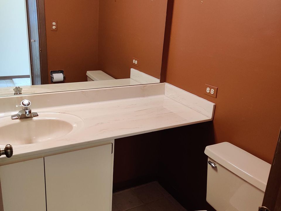 1st floor half bathroom