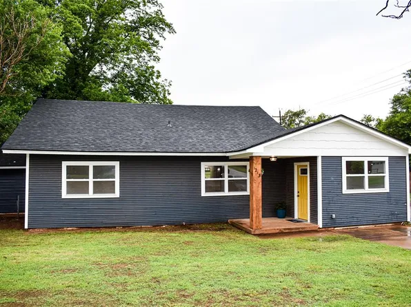 1213 N 3rd St, Sayre, OK 73662