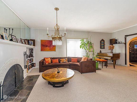 3rd image of 38 Brokaw Ln
