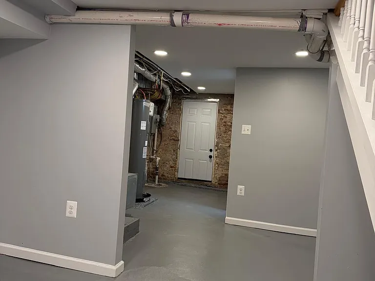 1526 Popland St — Photo 10