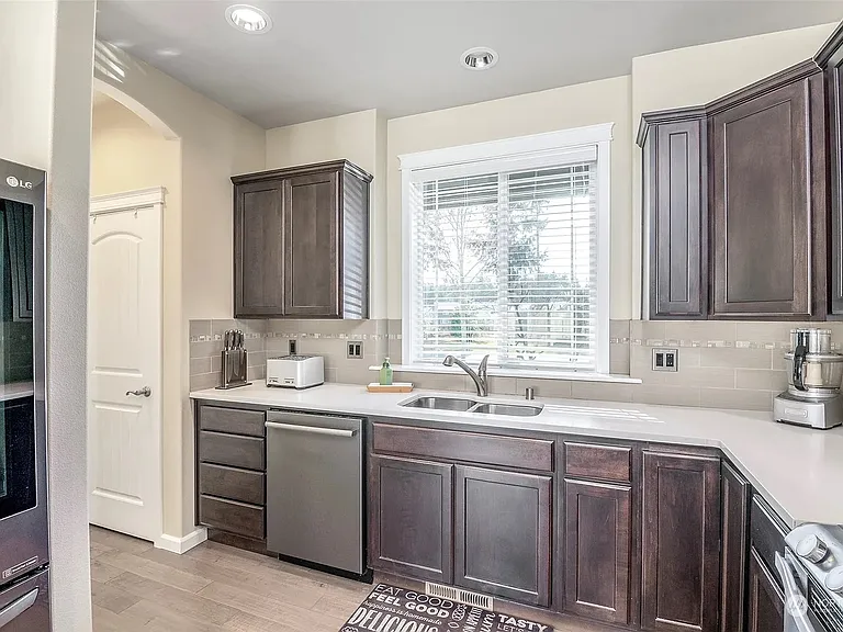 4210 Dudley Dr NE — Photo 25
