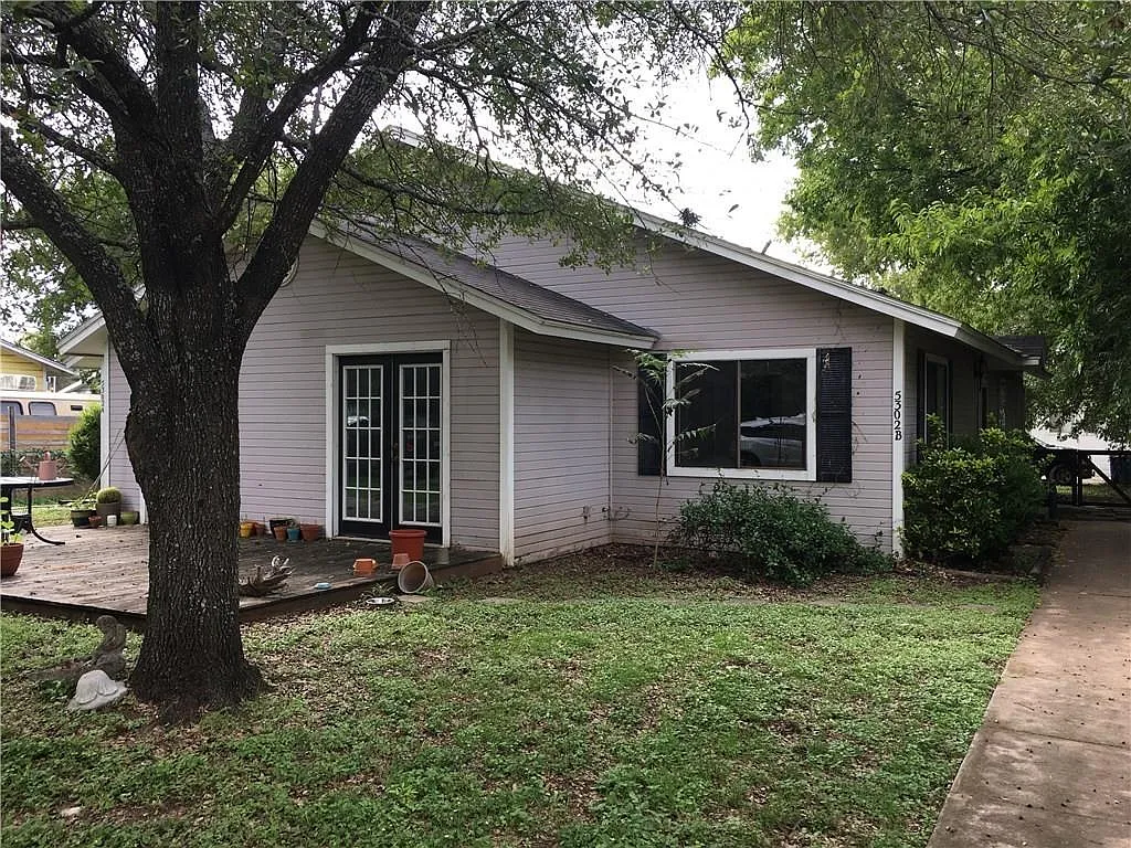 2 bed, 1.0 bath, 975 sqft, $1,900 — Photo 2