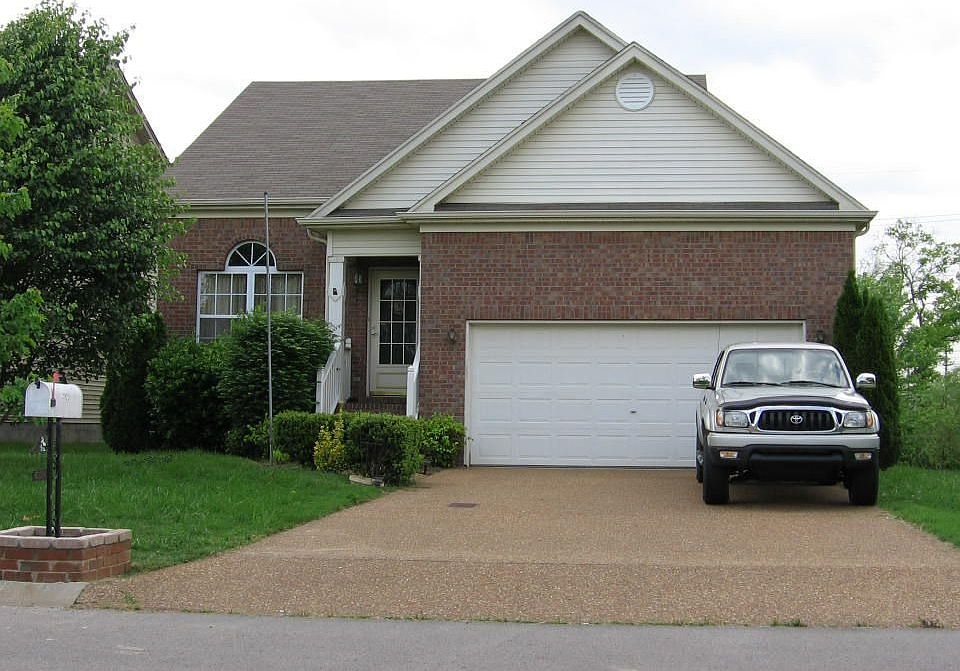 1st image of 2925 Riverbend Dr