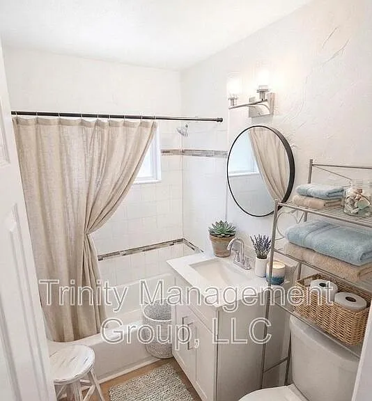 7131 Carlow St — Photo 11
