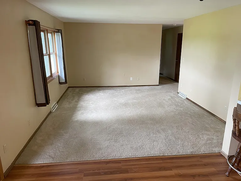 633 Willow Ln — Photo 9